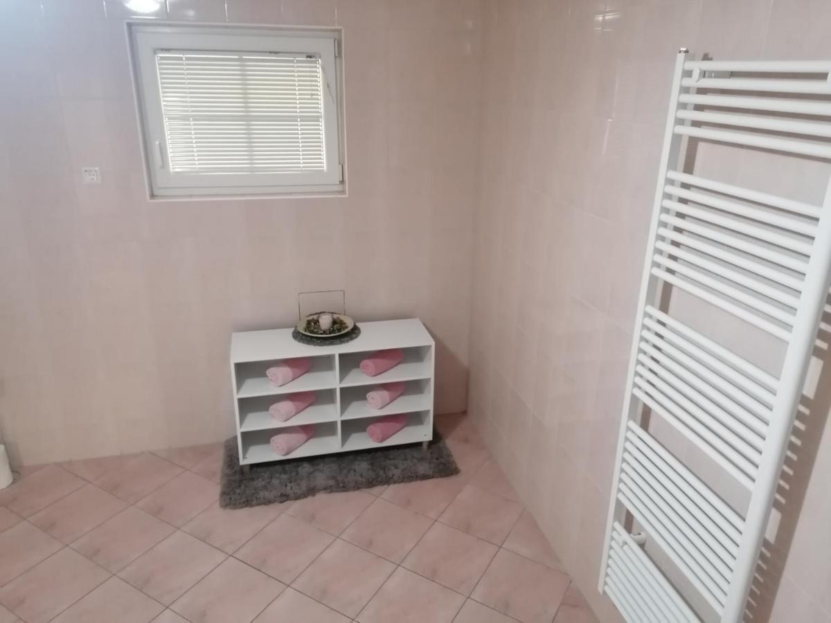 Apartma Sandi Sentilj Bagian luar foto