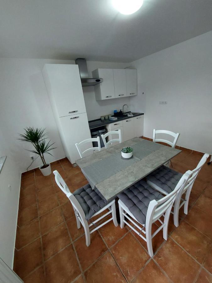 Apartma Sandi Sentilj Bagian luar foto